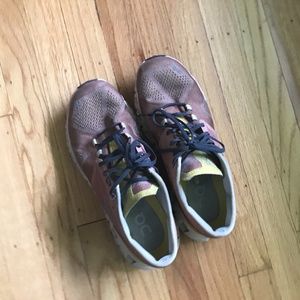 On cloud women shoes size 8.5